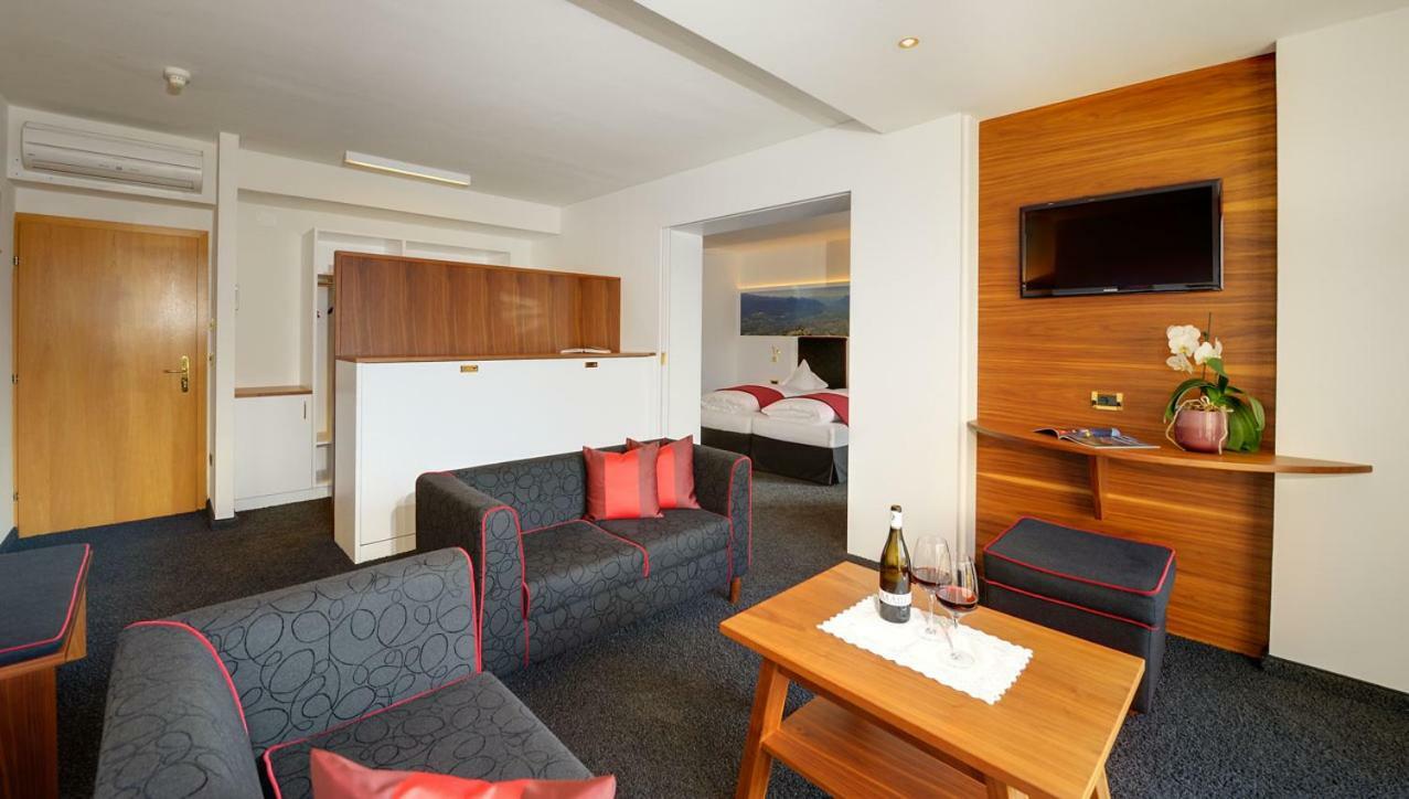 Marini'S Giardino Hotel Tirolo Dış mekan fotoğraf